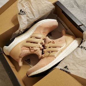 *GENTLY WORN* Adidas Ultraboost Sneakers